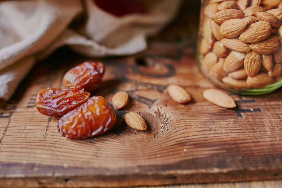 Mandeln und Datteln