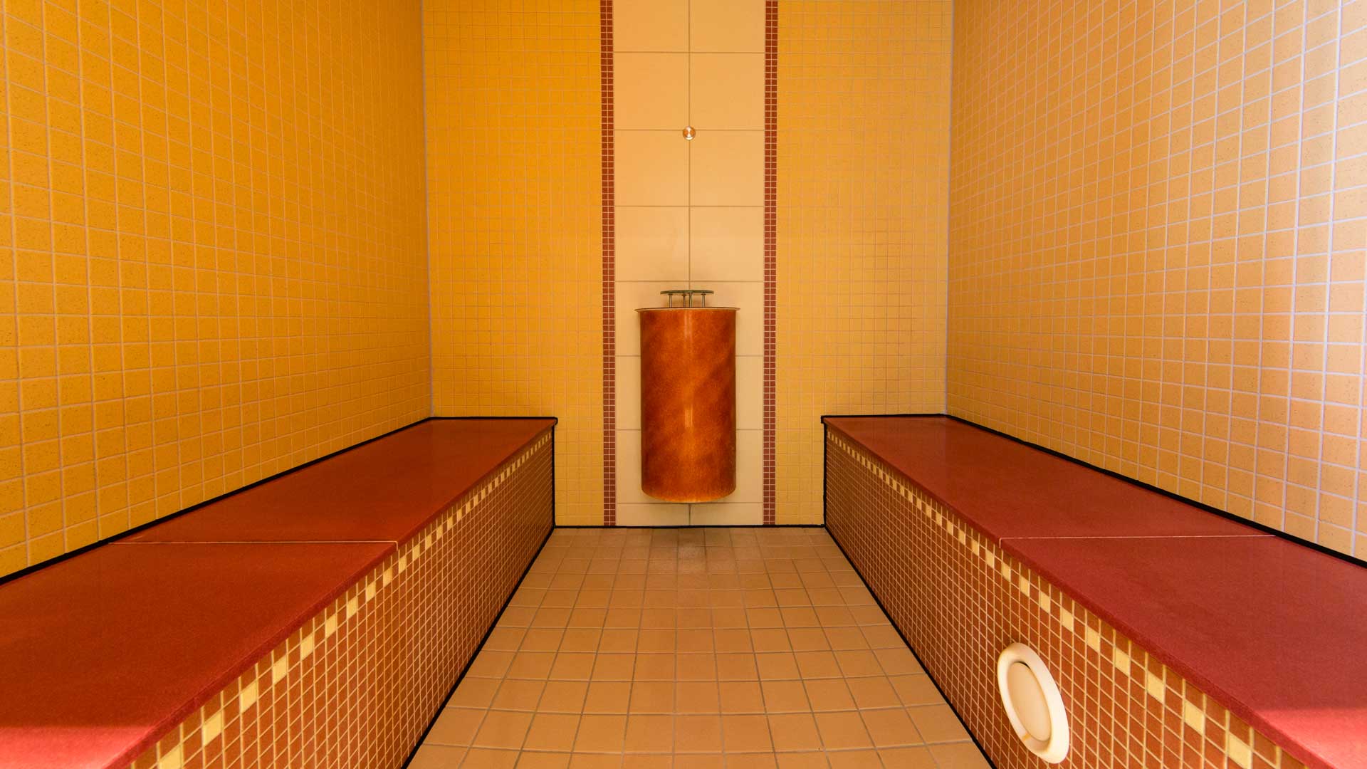 Dampfbad im Fitnessstudio Pfitzenmeier wohltuend, entschlackend, pflegend für Haut und Haar