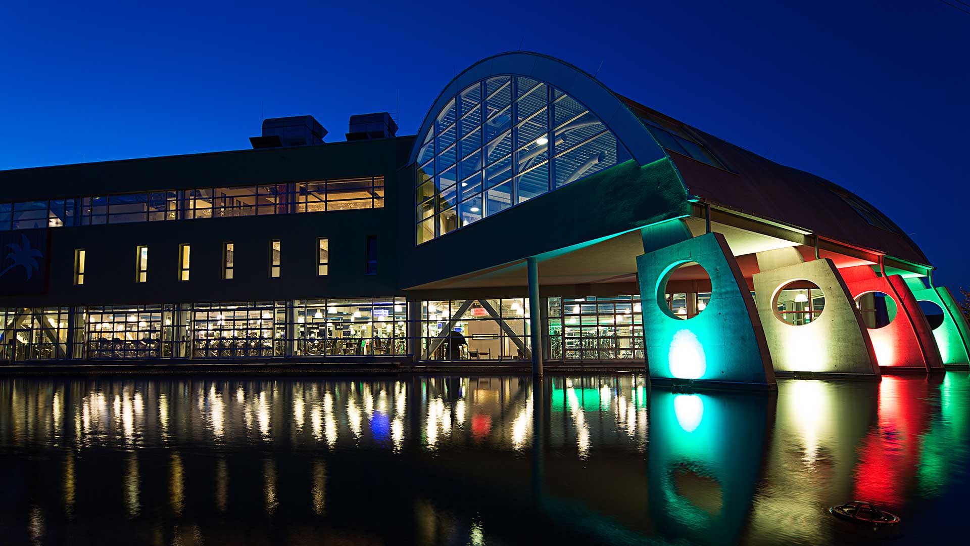 Schwimmbäder in den Fitnessstudios Pfitzenmeier