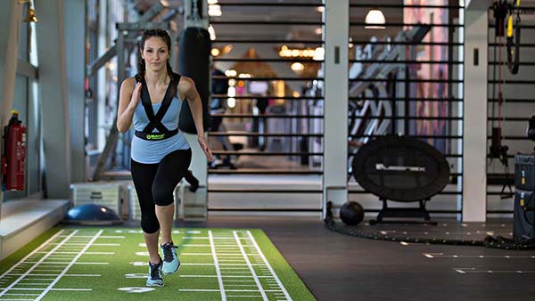 Funktionelles Training in der Functional Zone der Pfitzenmeier Fitnessstudio