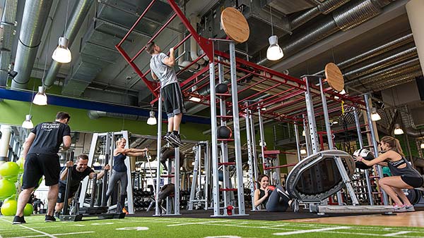 Funktionelles Training in der Functional Zone der Pfitzenmeier Fitnessstudio