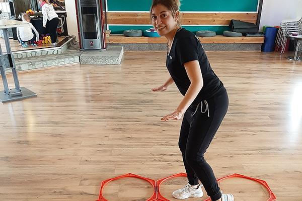 Hindernissparcour mit den Kids für Drinnen und Draußen